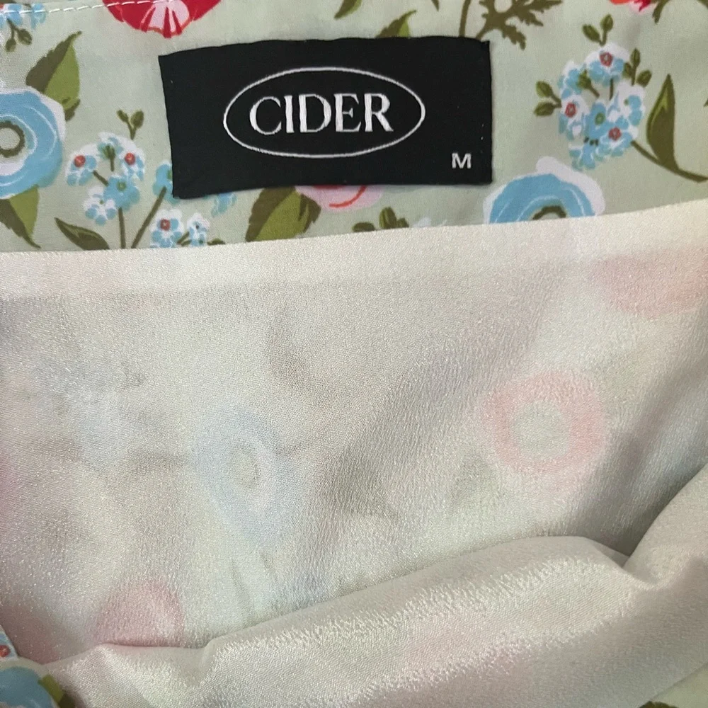 NWOT! Adorable floral mini skirt - Picture 2 of 3